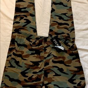 ❄️⛄️💲NWT Camouflage Leggings 
